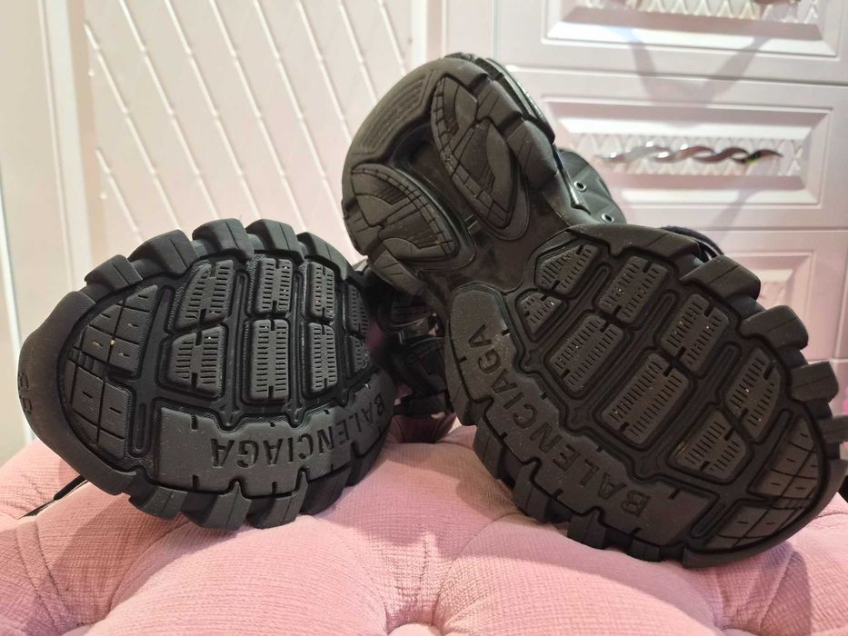 Продавам дамски обувки Balenciaga Trak