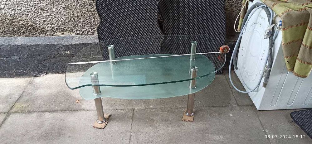 продается стеклянный столик