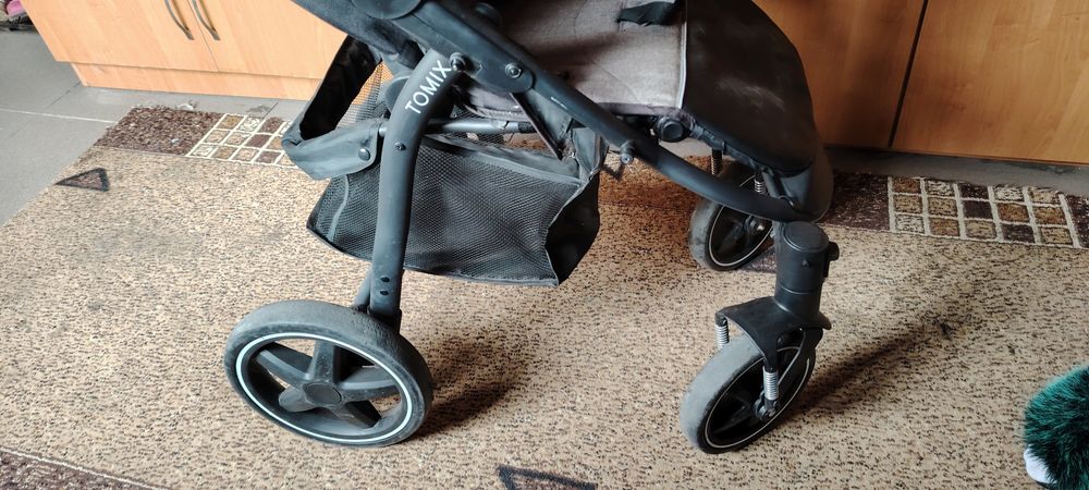 Продам детскую коляску Tomix