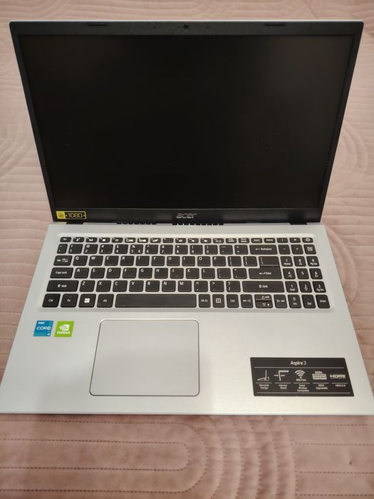 Vând laptop Acer aspire 3 generație 11 foarte puțin folosit.