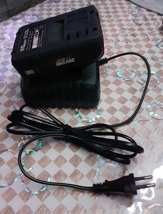 Fierastrau circular de mână cu acumulator 20V 2 A Li-ion și încărcător