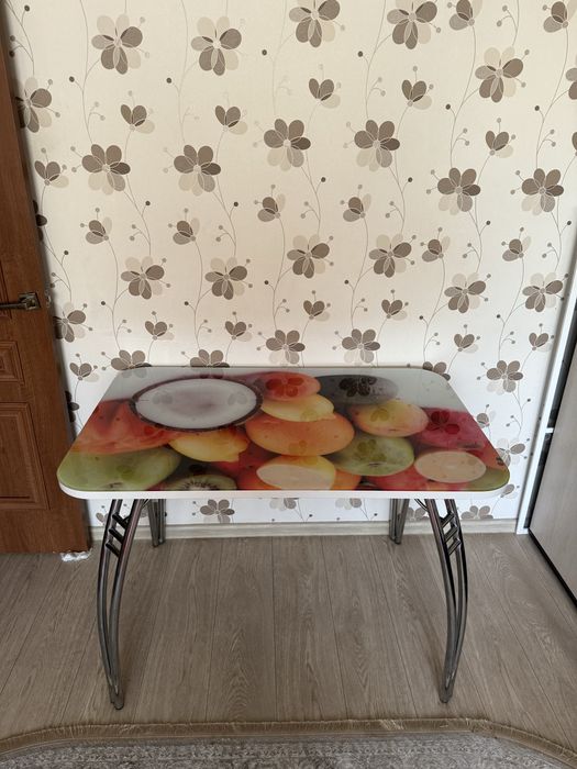 Продам кухонный стол