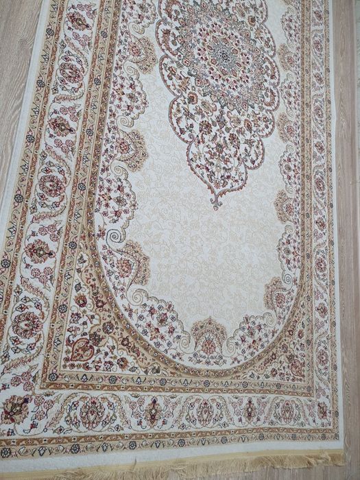 Ковры и дорожки продам