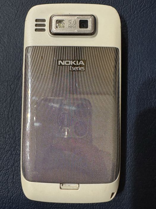 Телефон нокия Е72