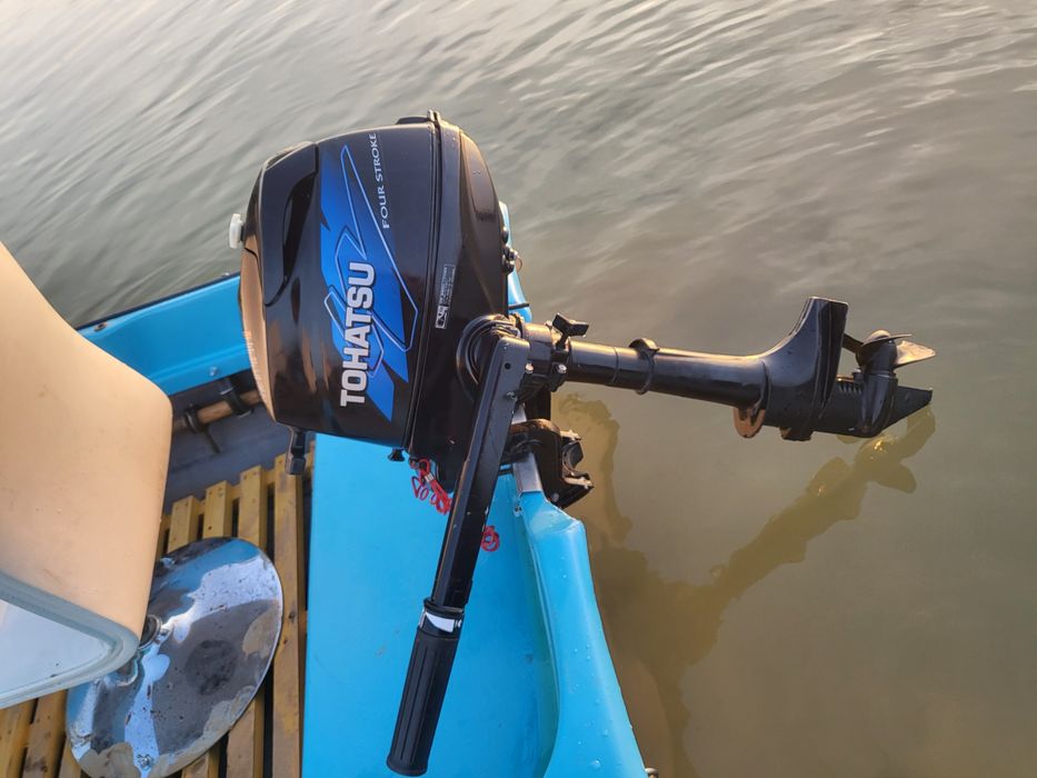 Продава се малка рибарска лодка мичуринка