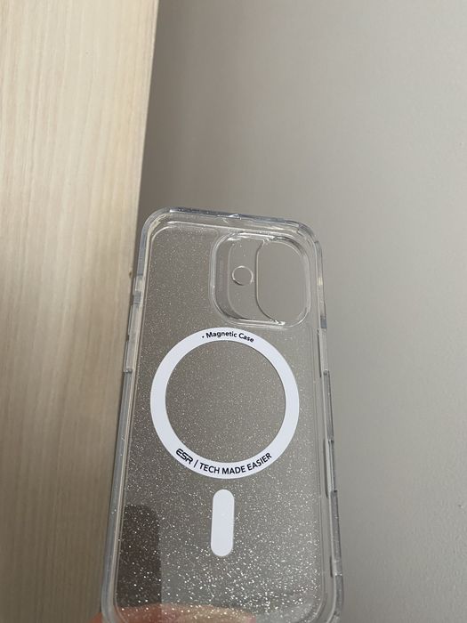 două huse pentru iPhone 17