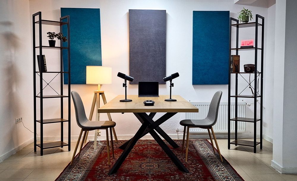 Подкаст студио под наем с професионален аудио и видео запис