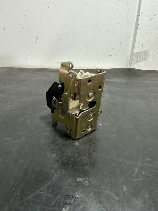 Broasca usa stanga fata Volkswagen Vw LT mercedes sprinter 9017200135