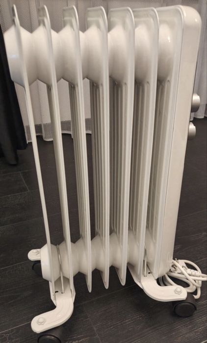 Radiator pe ulei Cecotec ReadyWarm, 7 elemenți, nou