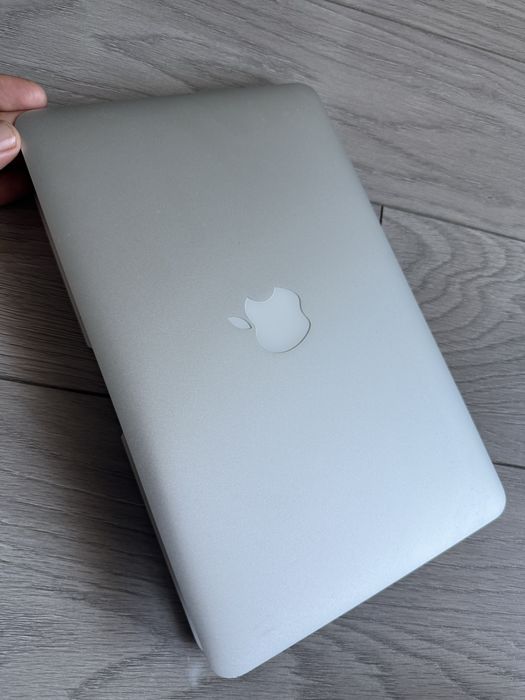 Macbook air i5 ecran 11.6 inch