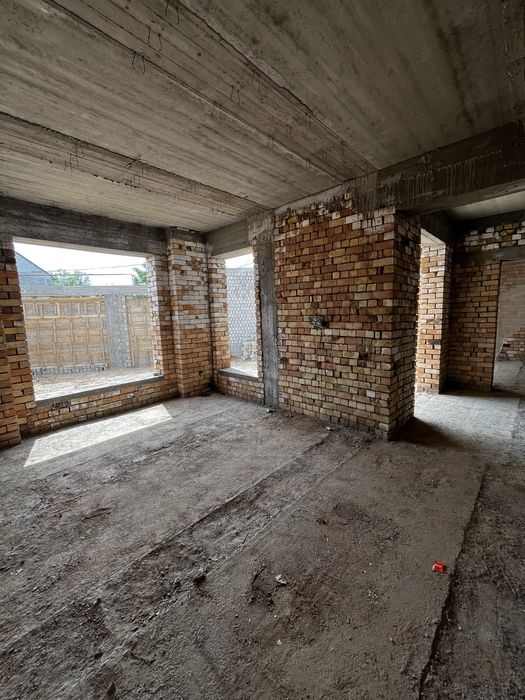 Учкахрамон постидан 1 км (5 соток 8 хона)