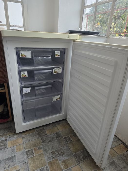 Lada frigorifica congelator whirpool