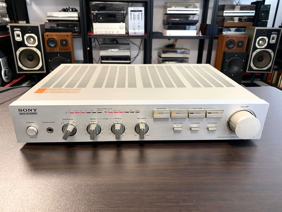 Отличен усилвател Sony