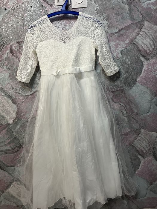 Продам платье белого цвета