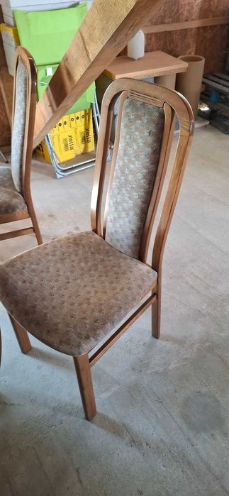 Masa  cu  sapte scaune