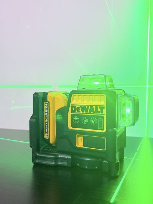 De vânzare Nivelă Laser DEWALT cu laser verde – Stare foarte bună
