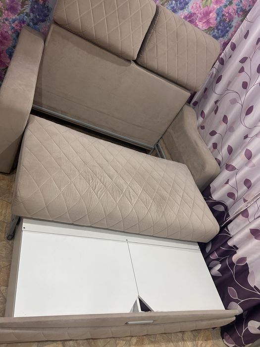 Диван для спальни