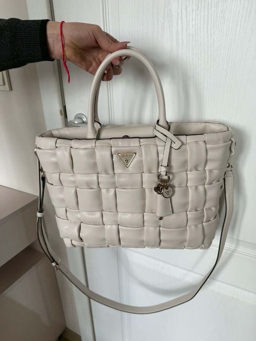 Дамска чанта GUESS