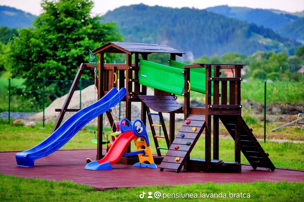 Cabana/ Pensiune cu jacuzzi/ciubar/ loc de joaca de inchiriat