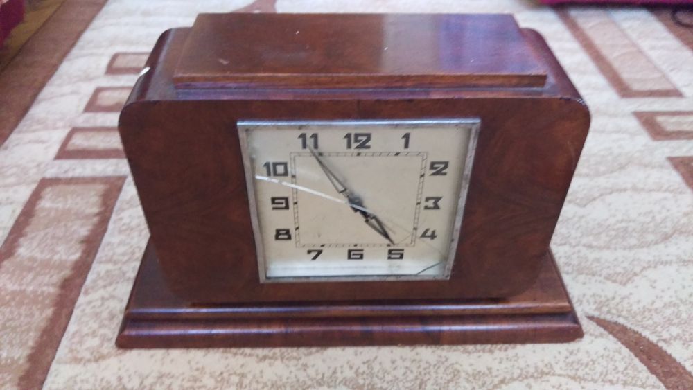 Vând-schimb ceas de masa german marca MAUTHE