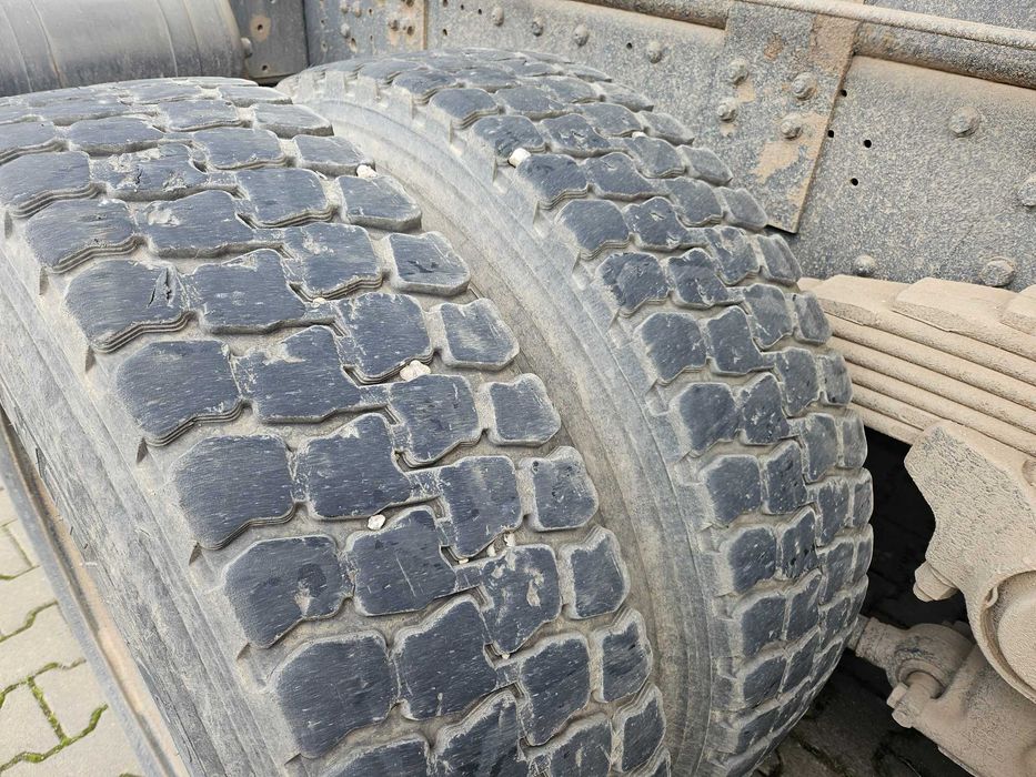 Vand camion basculabil cu macara