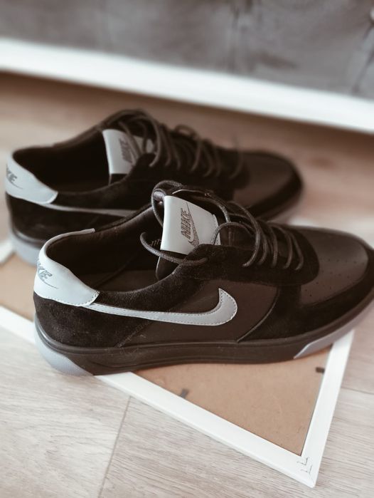 Продается кроссовки Nike