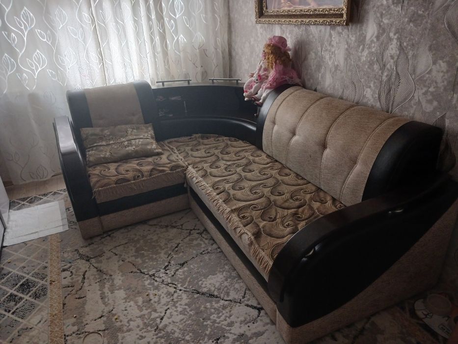 Продам диван угловой