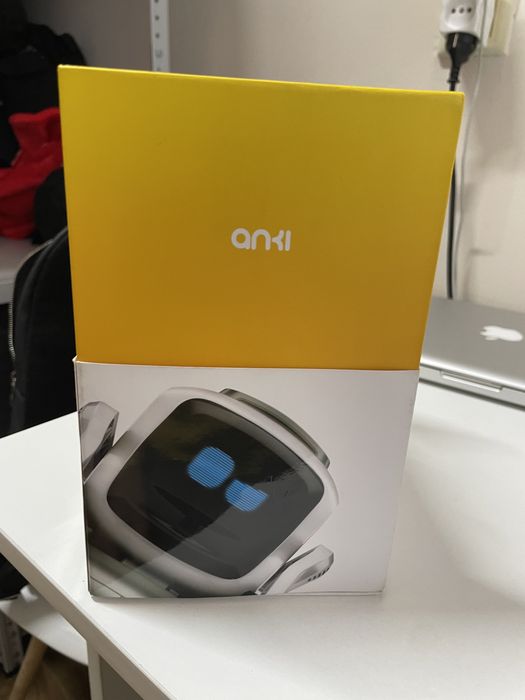 Робот Anki Cozmo в хорошем состоянии