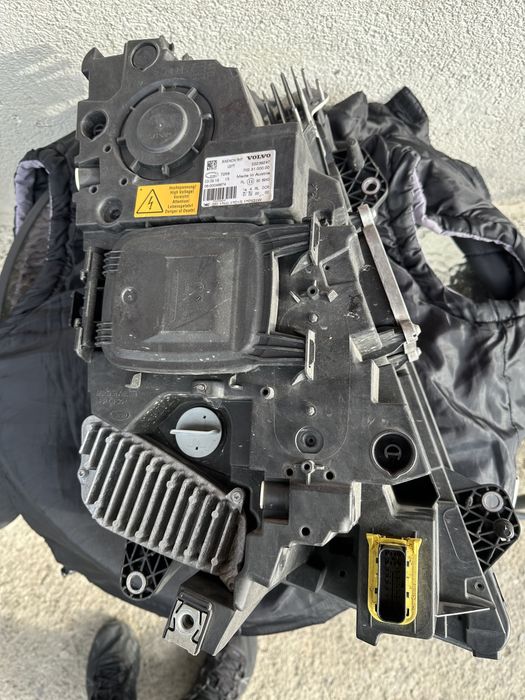 Volvo FH4 -Перфектен ксенон ляв фар (оборудван)