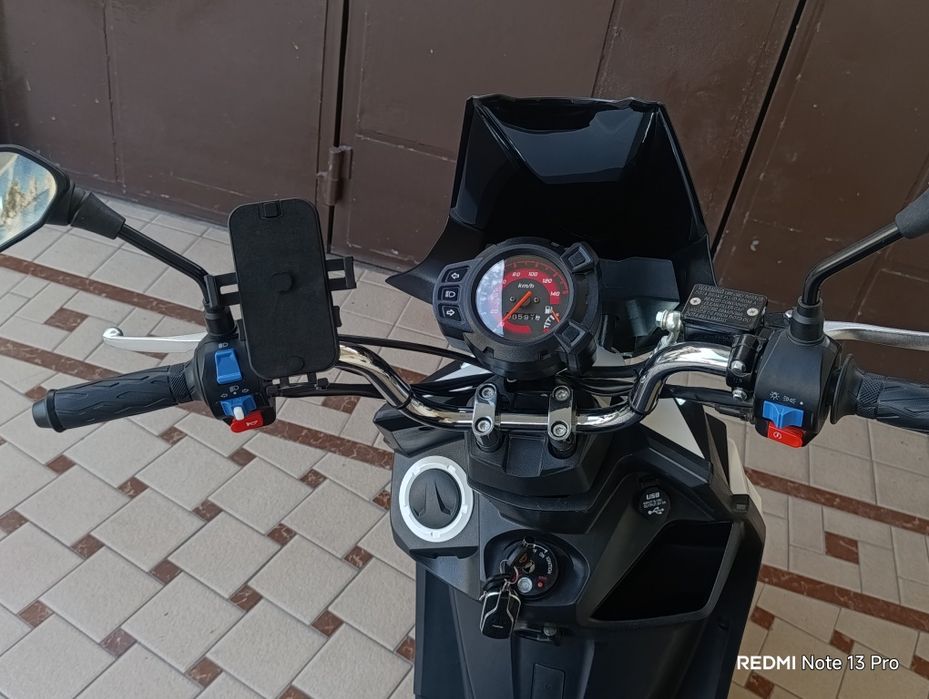 Skuter benzin mator sotiladi