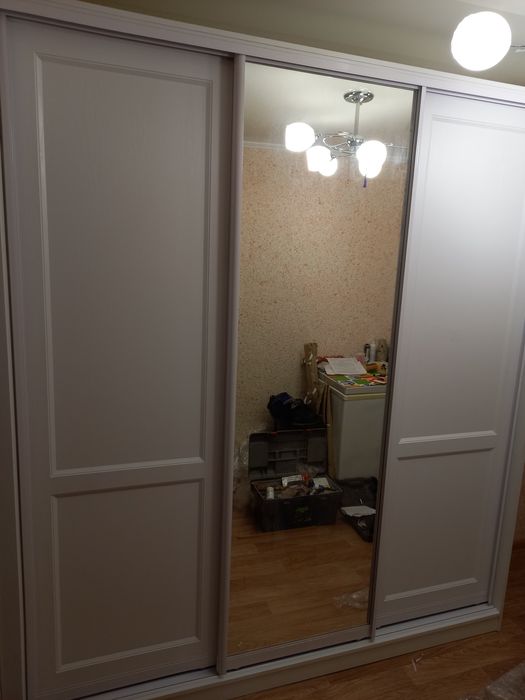 Шкаф в прихожую комнату