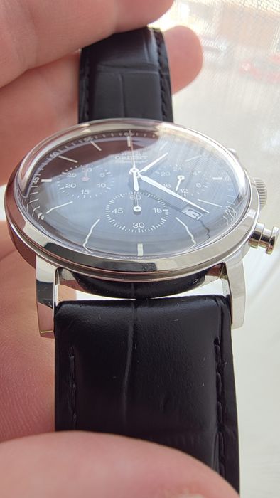 Продавам часовник Orient RA-KV0404B