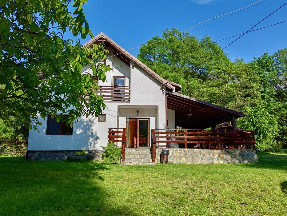Cabană de închiriat în sat turistic Dejani, jud. Brașov
