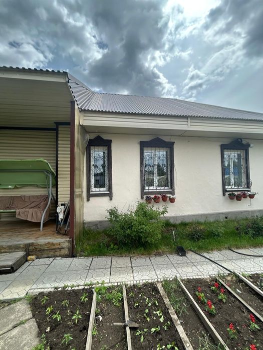 4- комнатный дом с центральным отоплением ул. Краснознаменна
