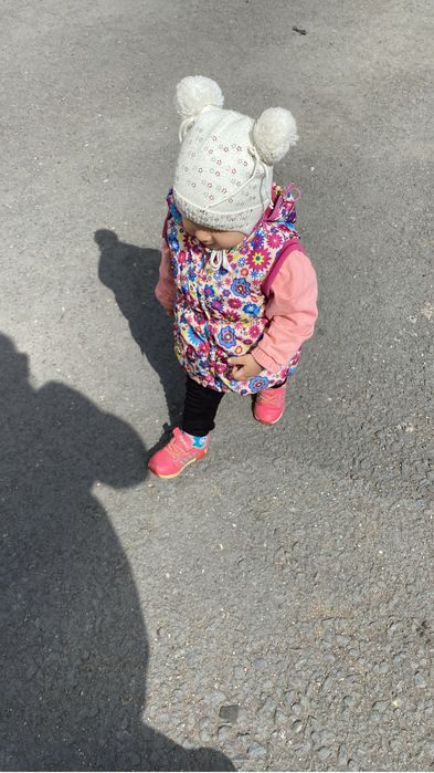 Продам желетку на девочку  2-4 лет