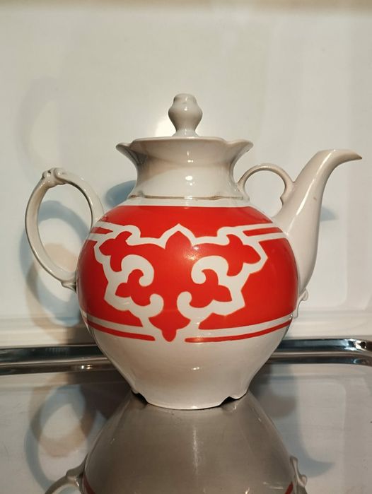 Продам фарфоровые чайники
