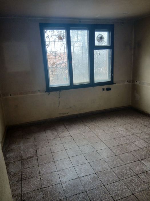 Етаж от къща - ул. Синчец 15, център Перник