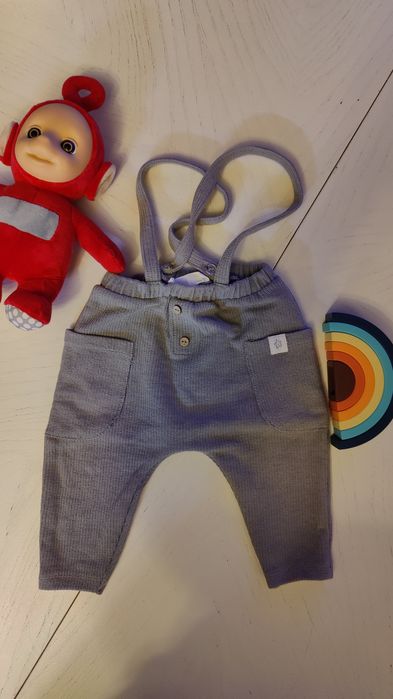 Pantaloni cu bretele Zara