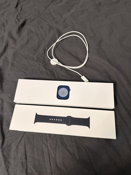 Apple Watch Series 8, 41 мм.