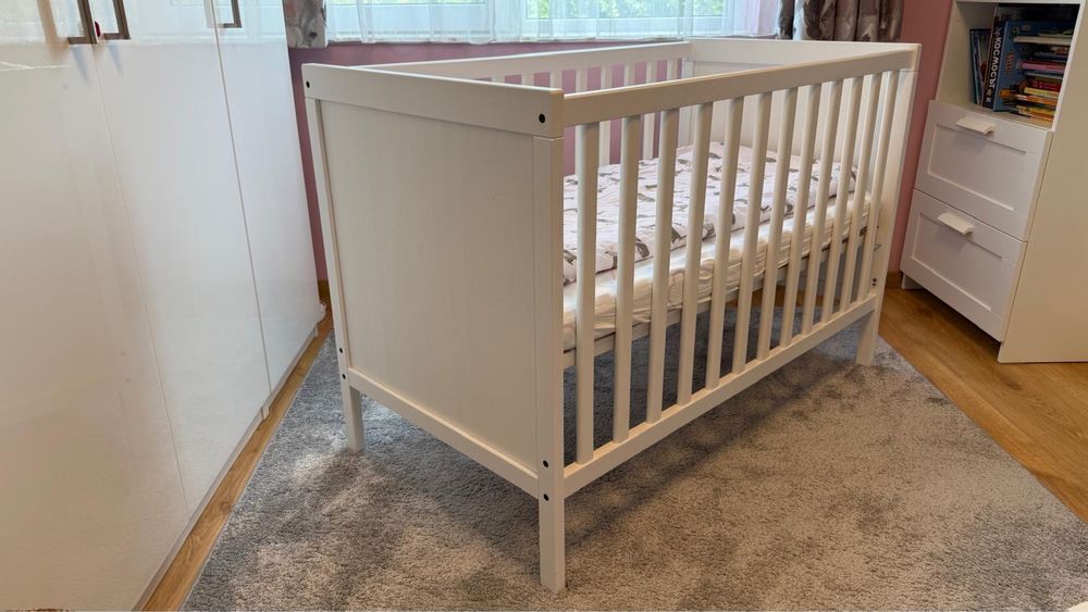 Бебешка кошара Икеа + матрак от пяна с калъф + спален комплект 2 бр.