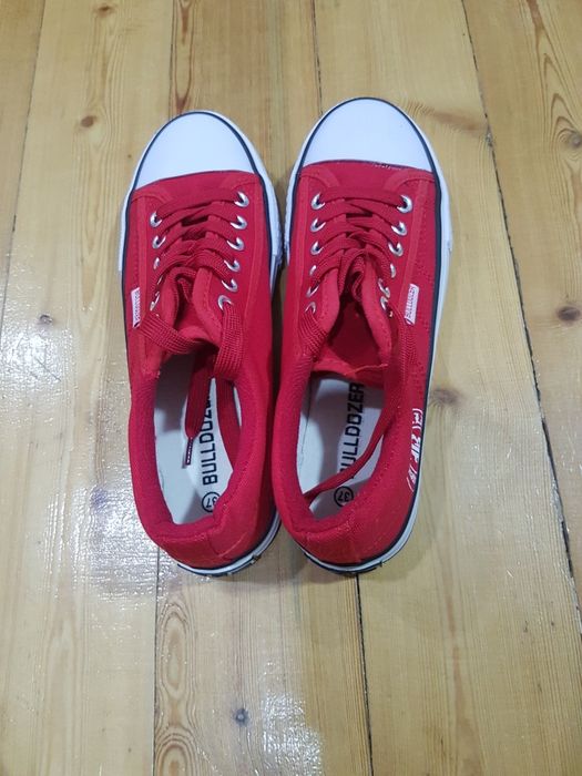 Нови Червени кецове 37н