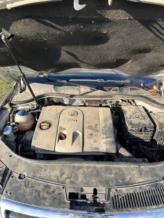 Masina de vanzare in stare buna,are mici defecte la caroserie