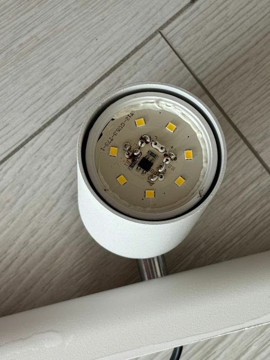 Продаю потолочную люстру