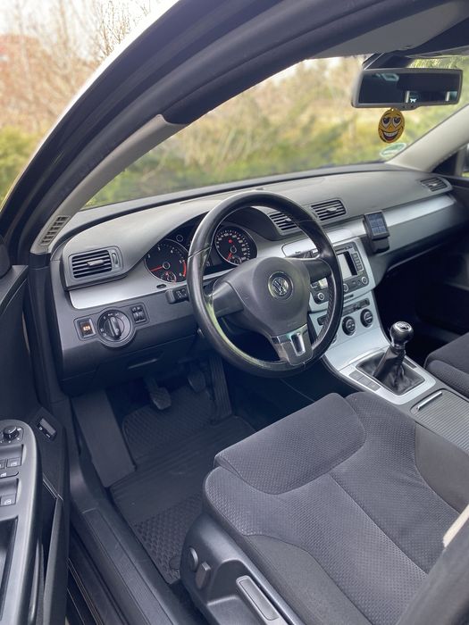 Volkswagen Passat / R-Line / Mocca Braun / 140Hp / CBAB / Euro5