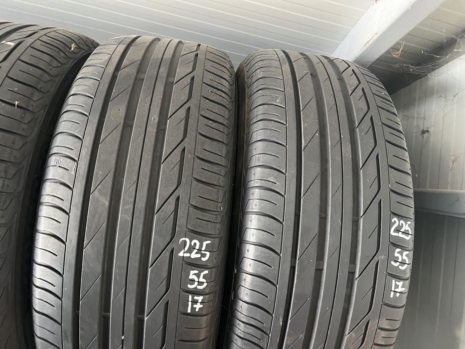 Гуми 225/55/17 Bridgestone.