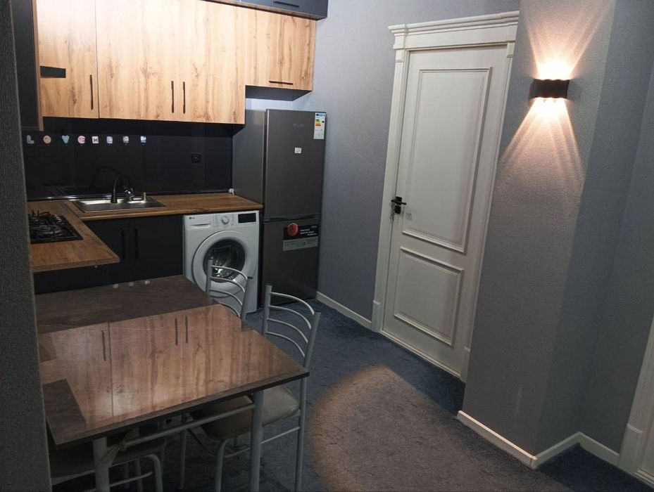 Uy sotiladi 2 xonali Uzbekistaniskiyda