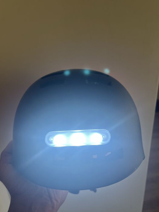 Светеща каска за колело