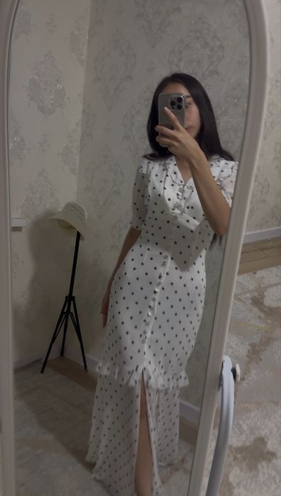 Сатылымда әдемі көйлек