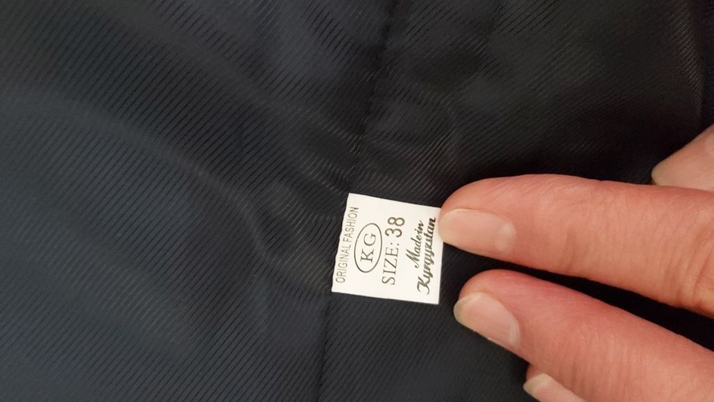 Продам школьные жилетки