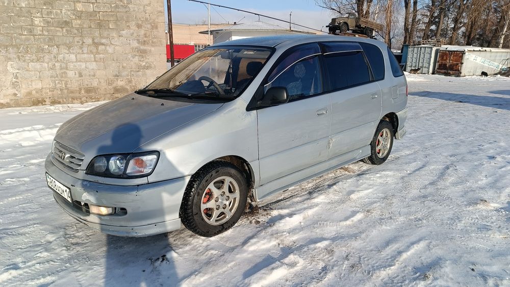 Тойота Ипсум ...